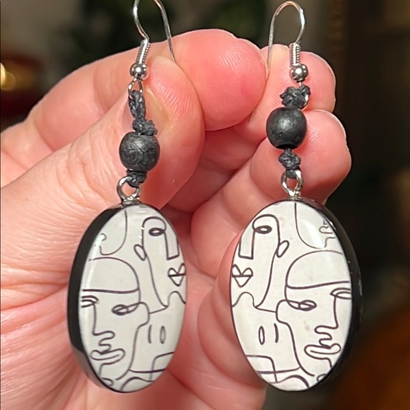 Funky Abstract Art Picasso Style Black White Resin Faces Dangle Earrings - Picture 1 of 4